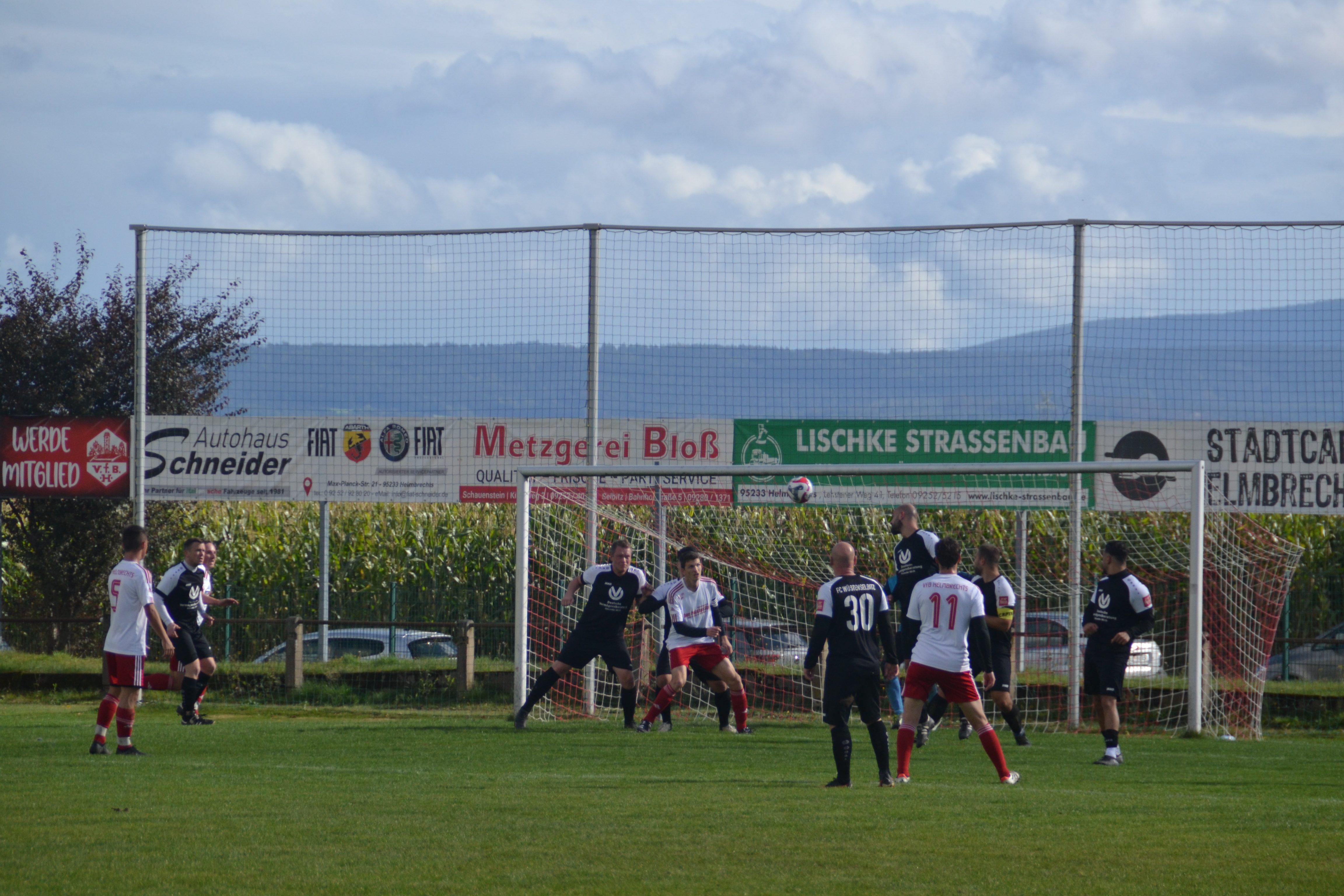 fc-wüstenselbitz-spielszene-freistoß