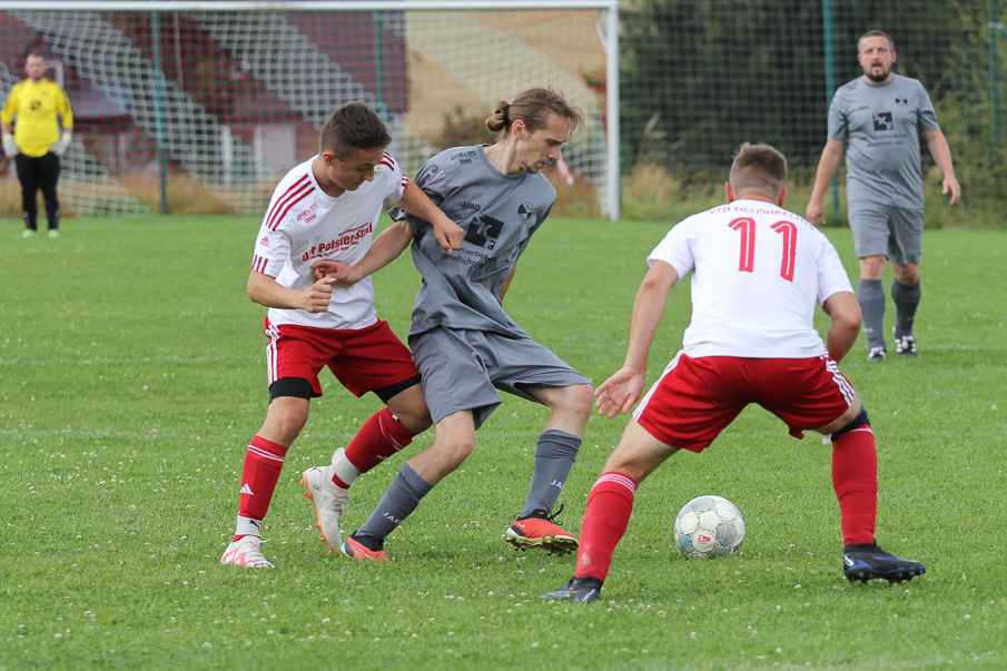 spvgg-döbra-spielszene-zweikampf