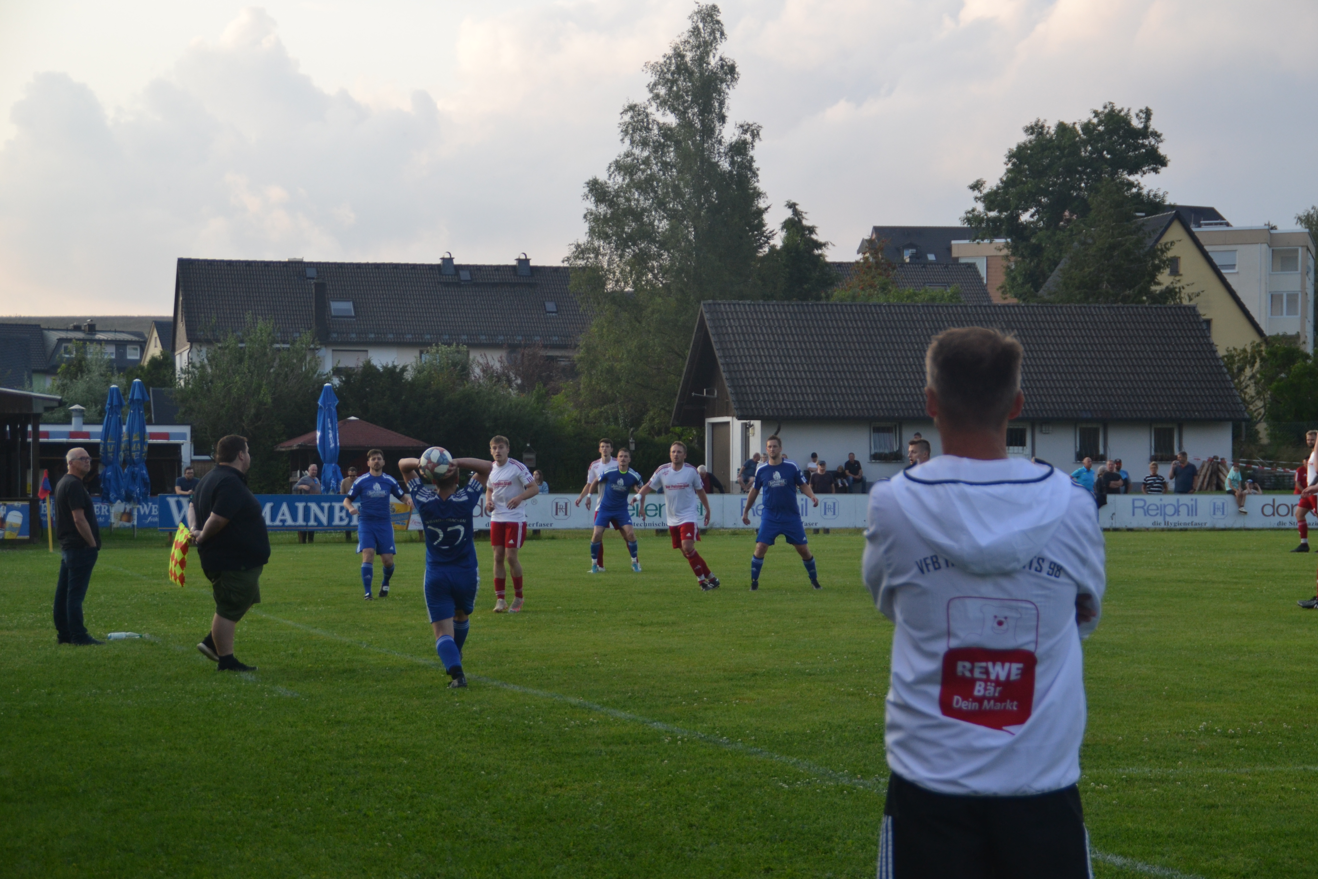 sv-05-froschbachtal-2-spielszene-trainer-bernd-meyer