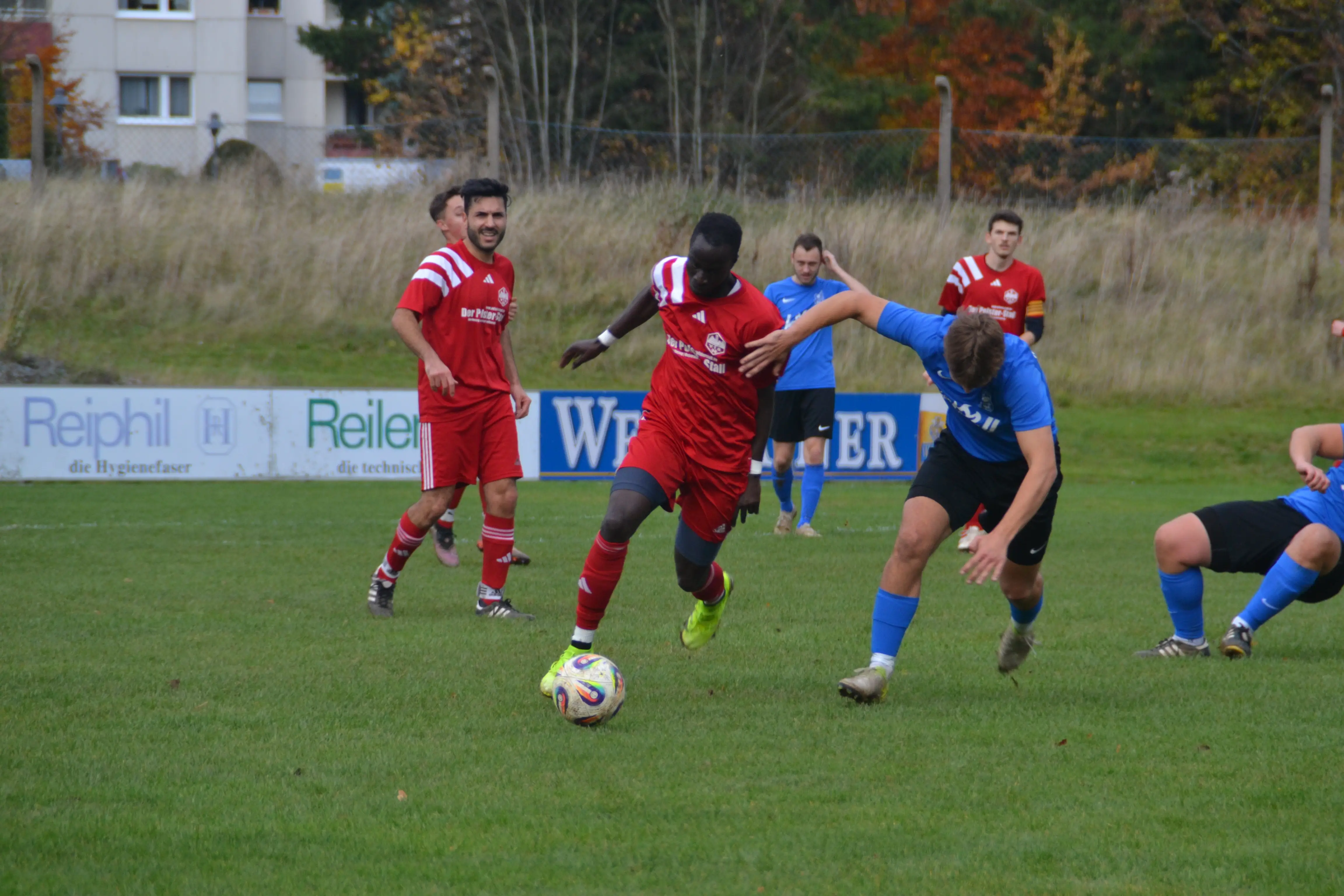 sv-05-froschbachtal-spielszene-dribbling-adama