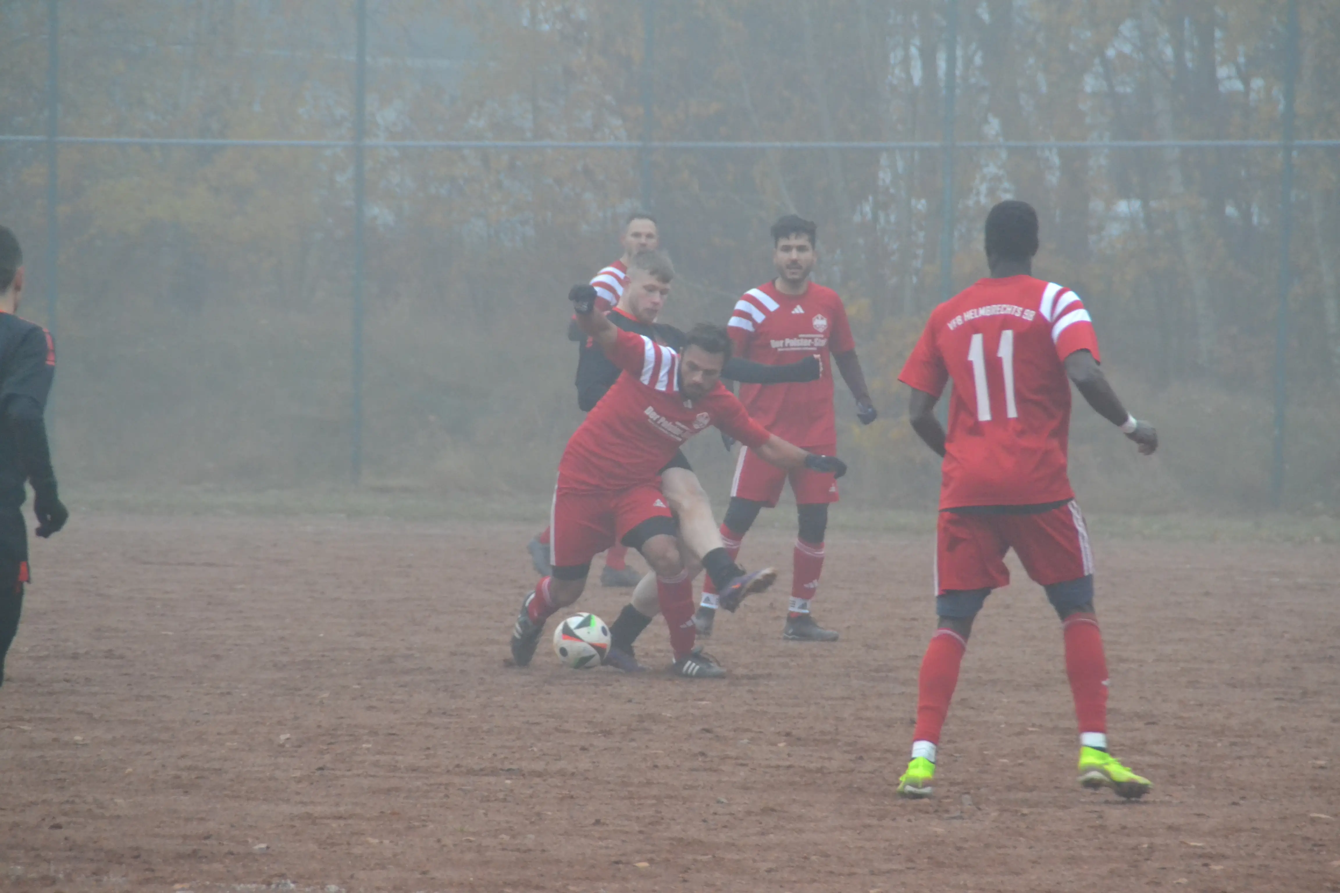 sg-trogen-2-bayern-hof-2-spielszene-zweikampf-milenko