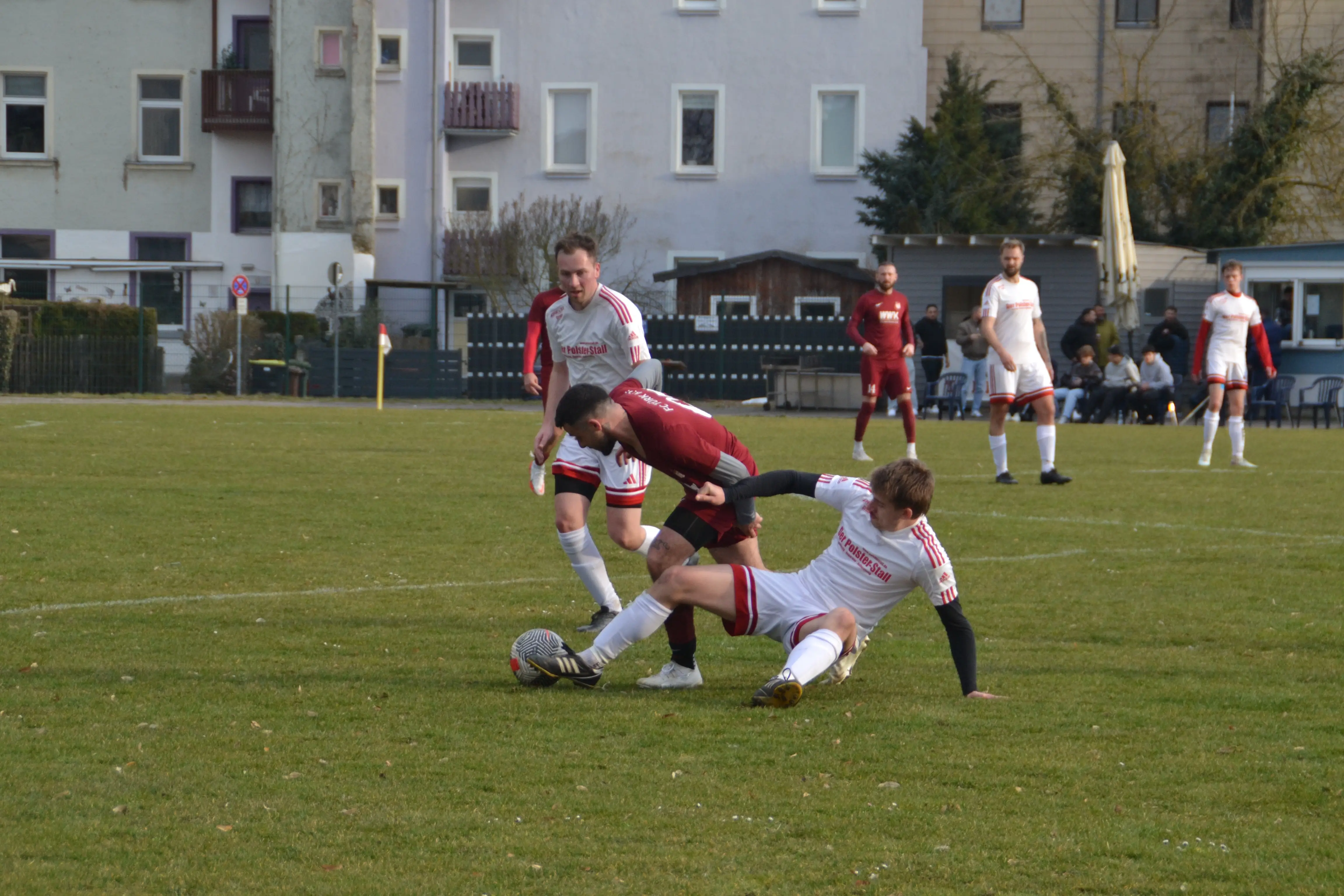 fc-türk-hof-2-spielszene-zweikampf-tom