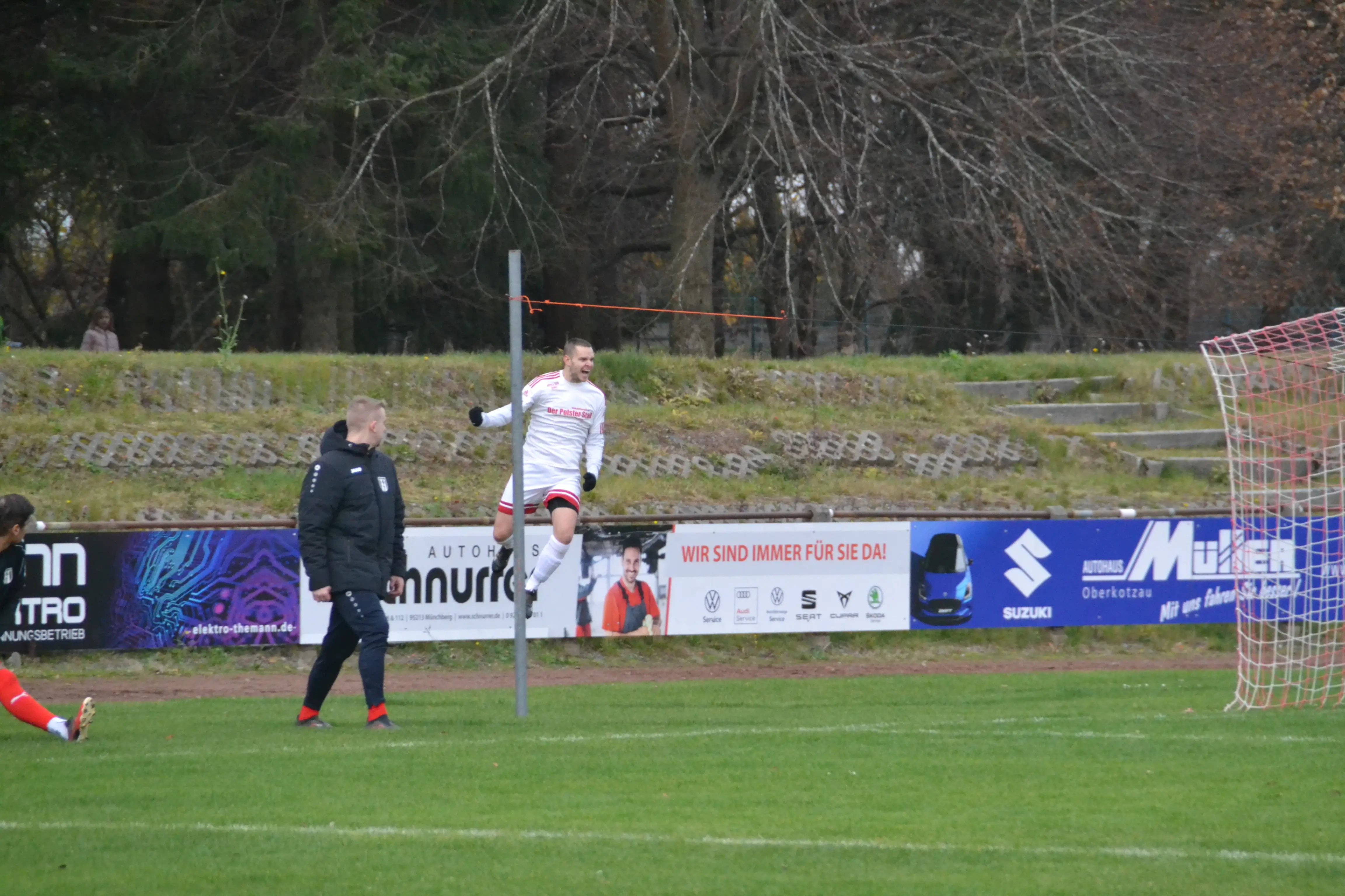 fc-wiesla-hof-spielszene-torjubel-fischer