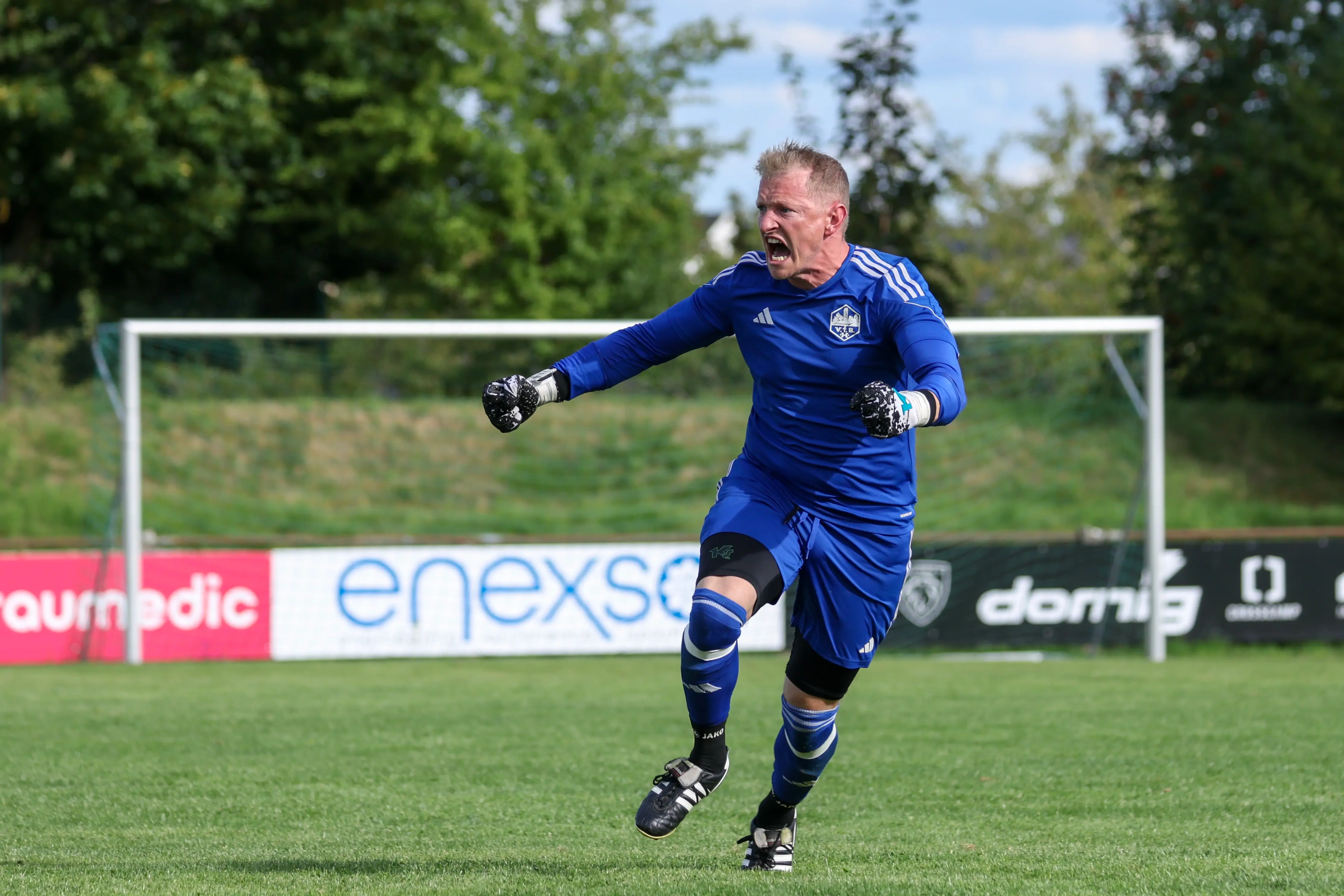 ats-hof-west-spielszene-jubel-keeper-huettner
