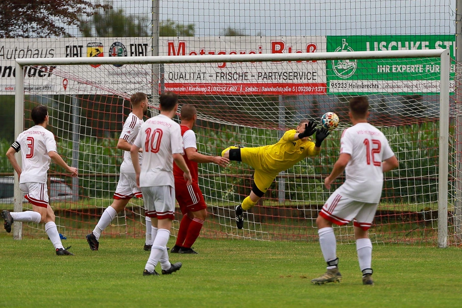 tsv-presseck-enchenreuth-spielszene-parade-hüttner