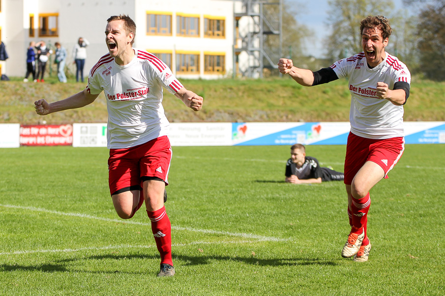 fc-waldstein-west-spielszene-jubel-fischer-und-naderer